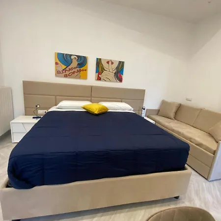 Flo' בית הארחה 4*