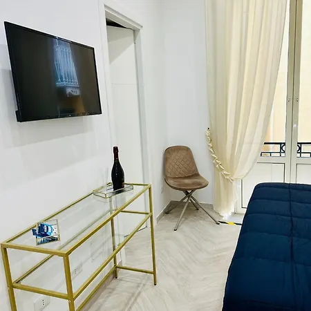 Flo' 4* נאפולי