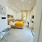 Flo' Pensión 4*